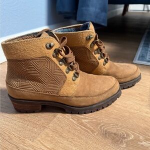 The North Face Multicolor Patterned Boot Interior